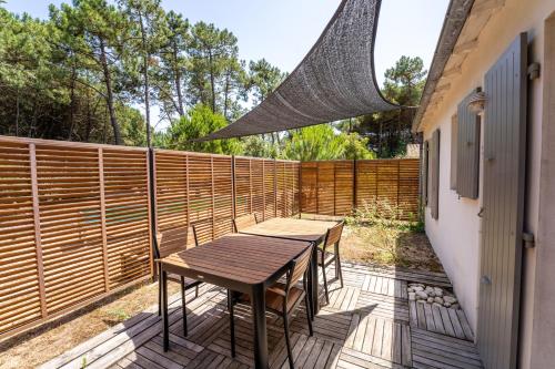 Balcon ou terrasse dans l'établissement Hôtel Restaurant & Spa Plaisir