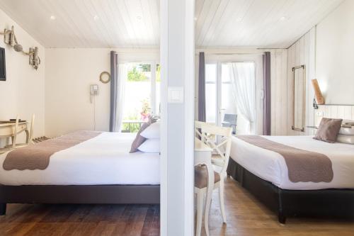 Un ou plusieurs lits dans un hébergement de l'établissement Hôtel Restaurant & Spa Plaisir