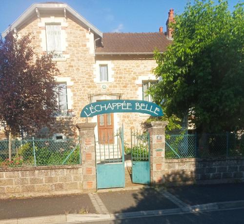 a sign in front of a house with a fence at L'ÉCHAPPÉE BELLE in Capdenac-Gare