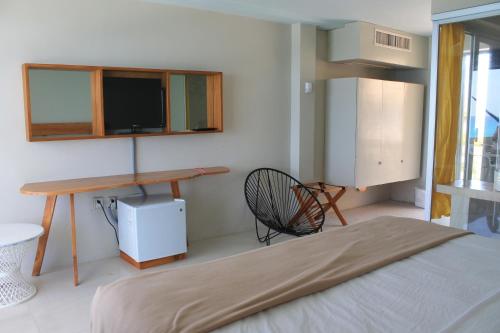 Una cama o camas en una habitación de Rocamar Hotel Isla Mujeres