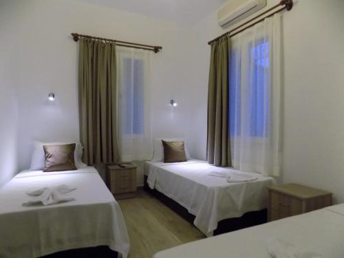 เตียงในห้องที่ Agan Pension