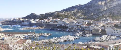 MAISON VUE MAGISTRALE SUR LE PORT ET CALANQUES DES GOUDES MARSEILLE
