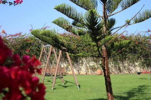 Un jardín fuera de Appt 22 Bloc G- Hicherraton plage Residence Bella Vista, BOUZNIKA BAY