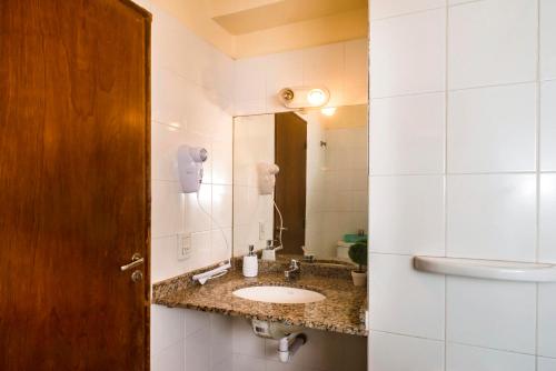 a bathroom with a sink and a mirror at Departamento céntrico en la Ciudad de Salta, a 5 cuadras de la plaza principal in Salta