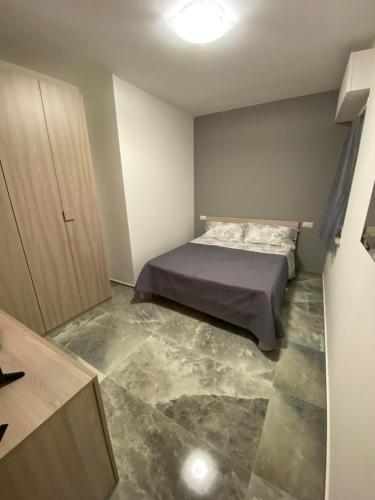 a bedroom with a bed and a wooden cabinet at Appartamento per vacanze in Porto SantʼElpidio