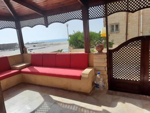Golden Sands Villa فيلا كاملة منفصلة دور أرضي و أول و رووف 5 غرف نوم 3 بالتكييف و 3 حمام و تصلح شاليهين منفصلين