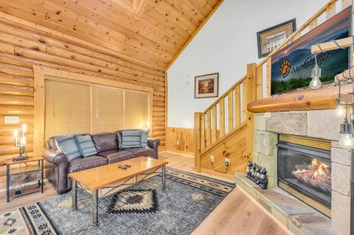 Afbeelding uit fotogalerij van Hibernation Station-IndoorOutdoor Pool, FREE tickets each paid day, Hot Tub, WIFI, Arcade Game!!! in Pigeon Forge