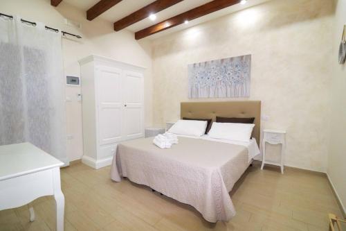 a bedroom with a white bed and a white piano at santa potenza in Felline