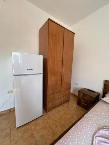 Η κουζίνα ή μικρή κουζίνα στο Apartment Kune, Shëngjin 3
