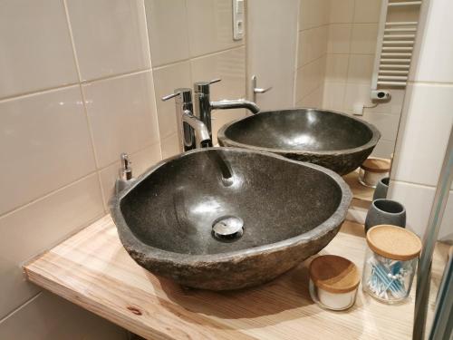 a bathroom with two sinks on a wooden counter at Le Zen & Cosy*Hyper centre in Charleville-Mézières