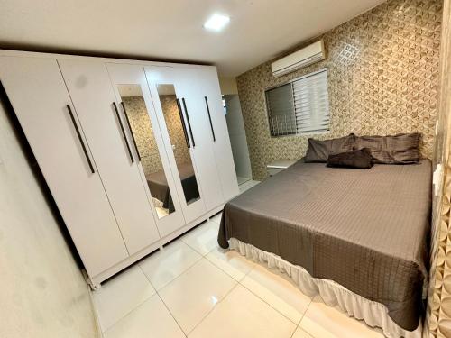 a bedroom with a bed and cabinets in a room at Casa Parque nacional Serra da capivara in Coronel José Diaz