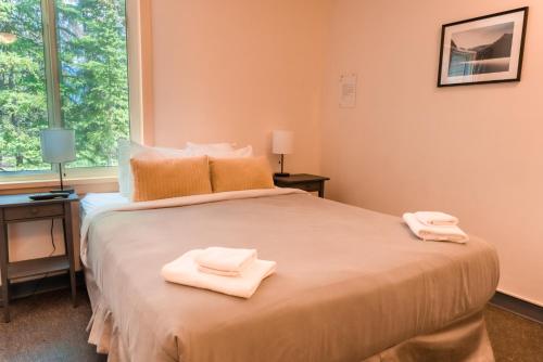 Voodi või voodid majutusasutuse HI Banff Alpine Centre - Hostel toas