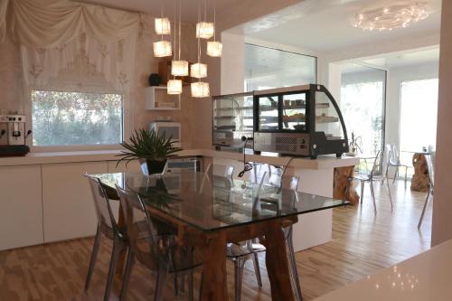 a kitchen with a table and chairs in a room at Adagio Salentino in Porto Cesareo