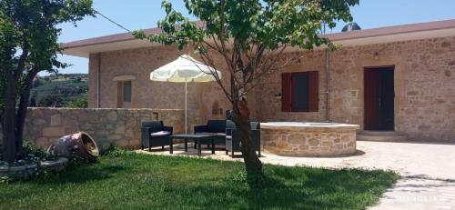 Κήπος έξω από το Metochi Traditional House
