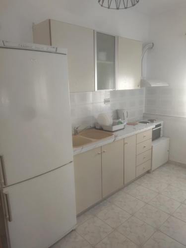 PELEKAN rooms and apartments athina 12
