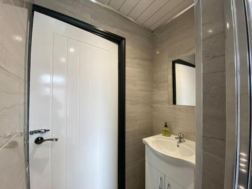 a bathroom with a shower and a sink at 3 bed house Hyde near Manchester in Hyde