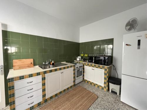 Η κουζίνα ή μικρή κουζίνα στο Casa Evan El charco