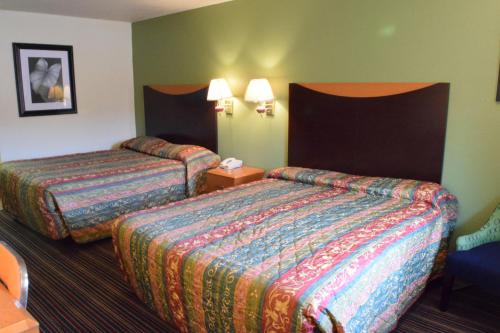Ένα ή περισσότερα κρεβάτια σε δωμάτιο στο Executive Inn Odessa