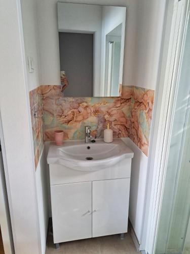 a bathroom with a white sink and a mirror at 5D in Murter