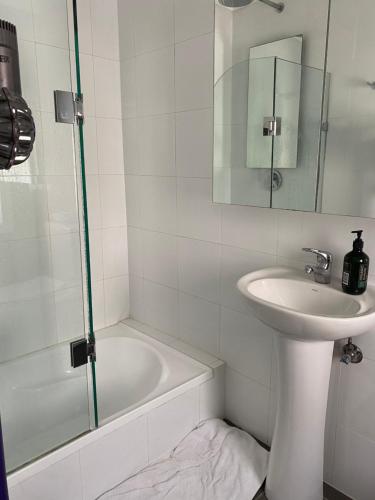 Koupelna v ubytování Paddington house beautiful 2 bedroom terrace