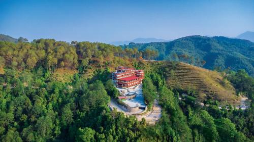 uma vista aérea de uma casa numa colina em Sky Garden Resort em Dhulikhel