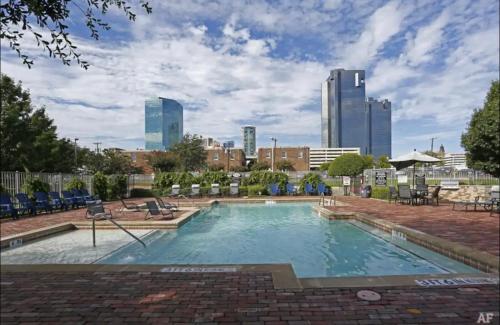 a swimming pool with a city skyline in the background at Charming 2 bedroom Downtown Ft Worth in Fort Worth