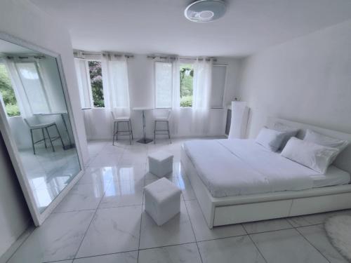 Photo de la galerie de l'établissement Le Cocon Blanc studio Jeux O, à Épinay-sur-Seine