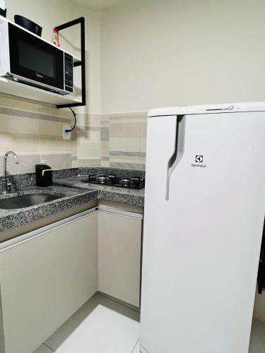 Una cocina o cocineta en Edifício Creta Hotel