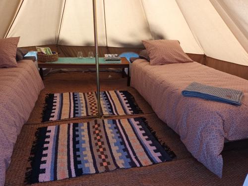 Glamping Kiveinen 객실 침대