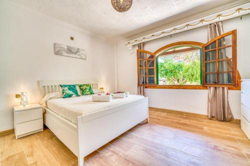 Posteľ alebo postele v izbe v ubytovaní Ideal Property Mallorca - Villa Xisco
