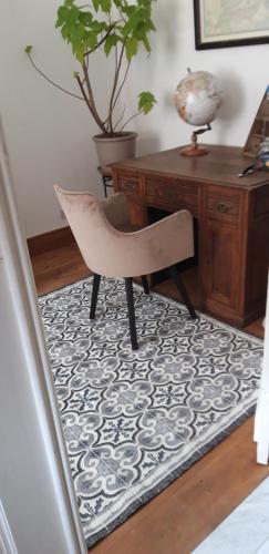 a chair sitting in front of a desk at Maison Rose in Ypres