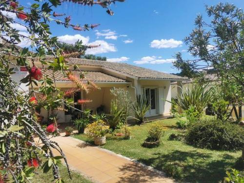 a house with a garden in front of it at Cantinho da Alice Family Villa in Sertã