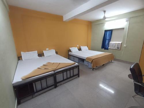 Postel nebo postele na pokoji v ubytování BRUNDABATI YATRI NIWAS