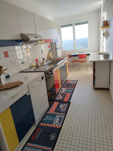 Kuchyň nebo kuchyňský kout v ubytování Mon Allier Vichy - vue exceptionnelle