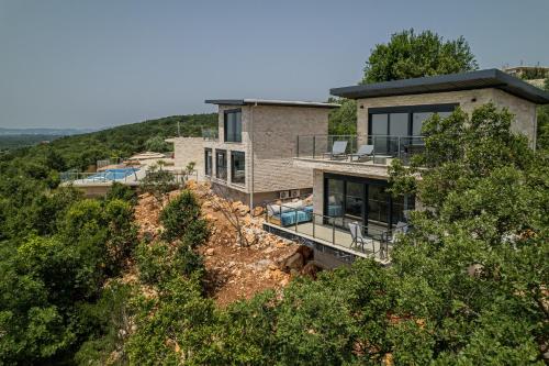 an aerial view of a house on a hill at Solana's View - Ferienhäuser in ruhiger Lage, mit einer einzigartigen Aussicht, Infinity Pool, Free Parking und Wlan in Ulcinj