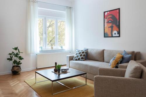 Bright and Spacious 2BDR Apartment