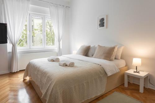 Bright and Spacious 2BDR Apartment – Photos 3