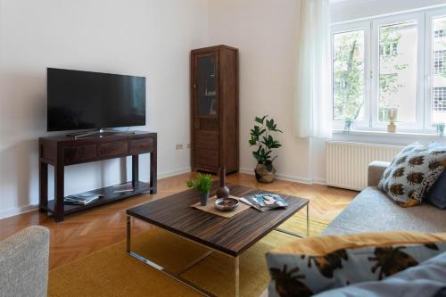 Bright and Spacious 2BDR Apartment – Photos 2