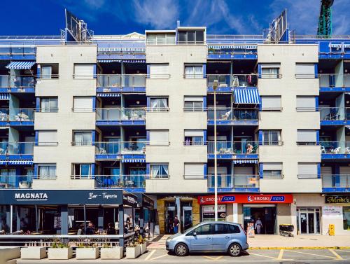 AM beach apartment