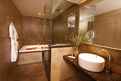 Koupelna v ubytování Hotel Reina Isabel