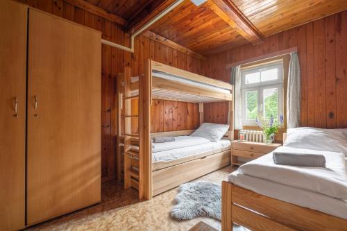Postel nebo postele na pokoji v ubytování Lysečinská bouda