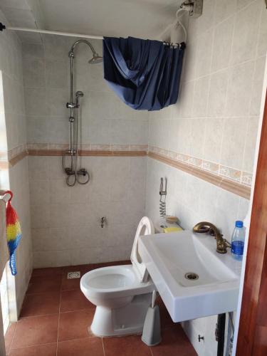 a bathroom with a toilet and a sink at Keur Magatte in Saint-Louis