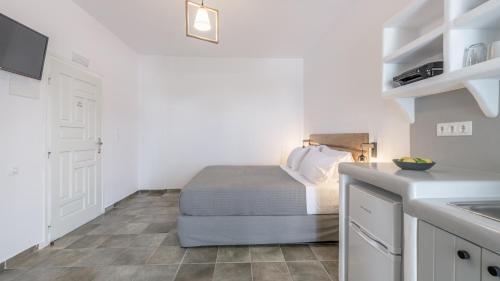 a small bedroom with a bed in a room at Michalis Studios in Pollonia