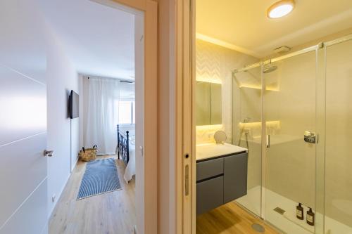 Beachfront, pool, terrace, garage & fibre internet