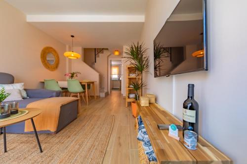 Beachfront, pool, terrace, garage & fibre internet