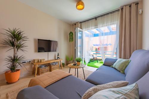 Beachfront, pool, terrace, garage & fibre internet