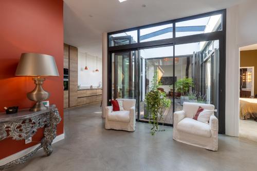a living room with two chairs and a table at Maison-Loft de standing autour de son patio in Vannes