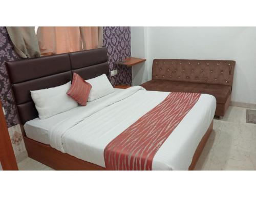Кровать или кровати в номере Hotel Namo Gange, Rishikesh,