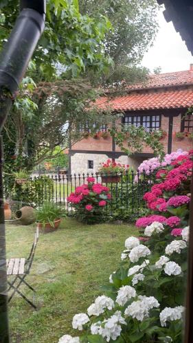 Un jardín fuera de La Posada de Langre Anexo