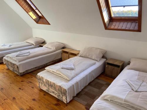 En eller flere senge i et værelse på Erdőgyöngye Vendégház CSÖDE